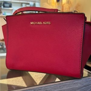Like new Michael Kors Selma crossbody bag (red)